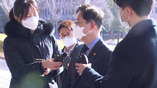 박범계, '한명숙 사건 위증 의혹' 불기소 관련 잠시 뒤 입장 발표 / YTN