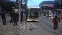 İZMİR Belediye otobüsünde HES kodunu göstermedi, tepki gösteren yolcuyu bıçakladı