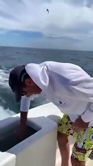 Un invité qui n'a plus envie d'attendre sa part