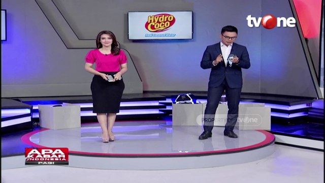TABRAK PEMBATAS JALAN, ANGKOT LUDES TERBAKAR