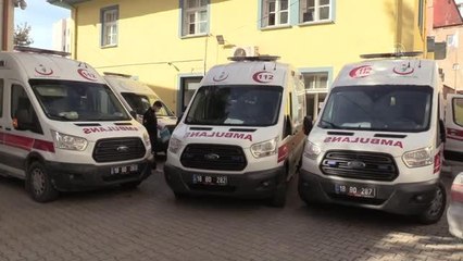 Acil tıp teknisyeni ve teknikerleri Kovid-19 salgınında yoğun mesaide