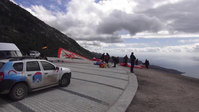 Son dakika haberi | Ölüdeniz'in renkli aksesuarları adrenalin tutkunlarına gökyüzünden eşsiz manzaralar sunuyor