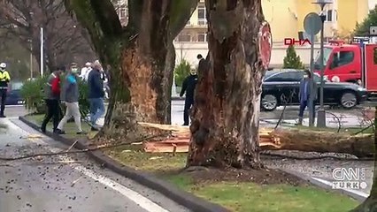 TBMM bahçesine yıldırım düştü