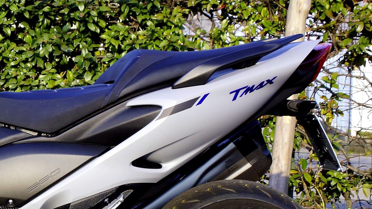 T MAX 560 FULL STOCK AKRAPOVIC EXHAUST SOUND