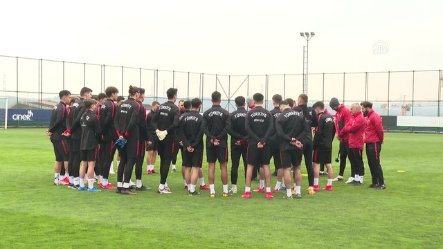 İSTANBUL - Ümit Milli Futbol Takımı, Hırvatistan ve Sırbistan maçlarının hazırlıklarına başladı