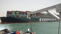 Dünya ticaretine darbe vuran Süveyş Kanalı'ndaki gemi, şiddetli rüzgar nedeniyle tekrar karaya oturdu