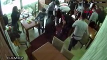 KARS Restoran işletmecisinin nefes borusuna et kaçan çocuğu ilk yardımla hayata döndürme anları kamerada