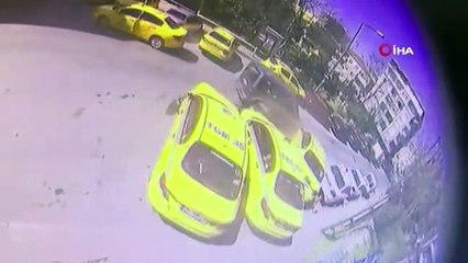 Taksi durağına dalan araç ortalığı karıştırdı