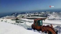 Kar kalınlığı 1 metreyi bulan Nemrut yolu açıldı