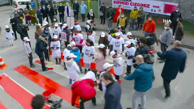 Bayrampaşa’da yaya geçitleri kırmızıya boyandı