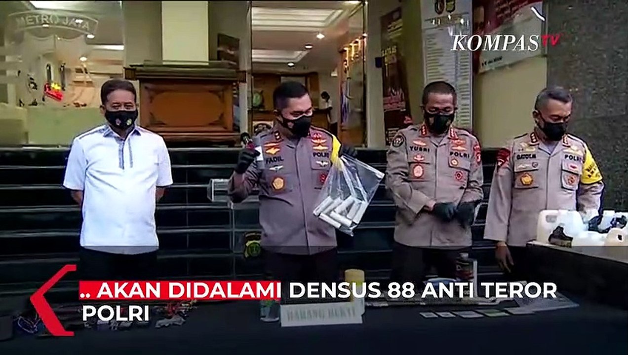 Penampakan Atribut FPI Dipajang jadi Barang Bukti Terduga Teroris di Condet dan Bekasi