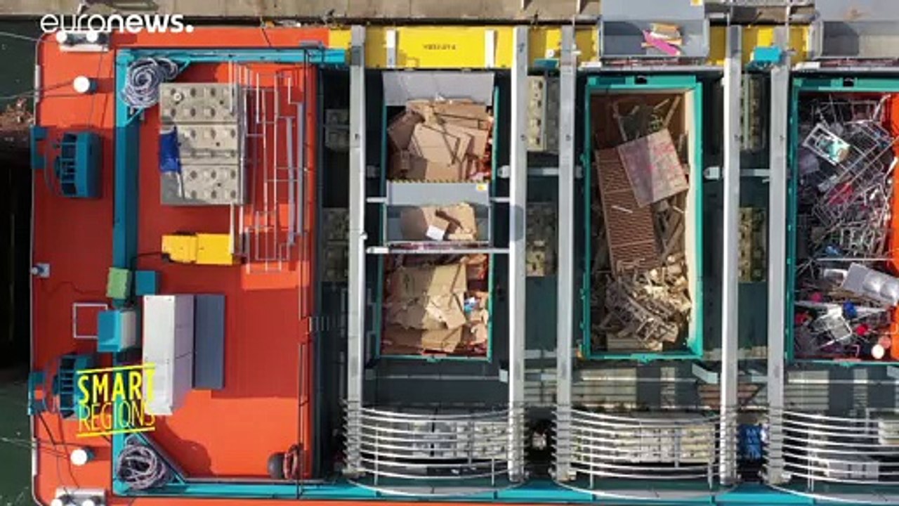 Mitten in der Stadt: Die schwimmende Wertstoffsammelstelle