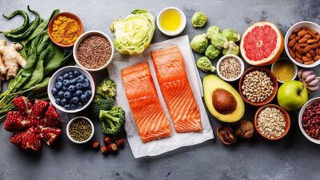 Alimentos básicos que facilitan el seguimiento de una dieta mediterránea