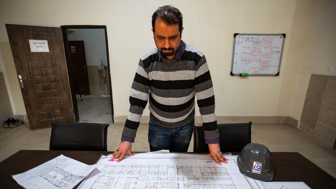 Shelter: Iran's race to build a life-saving COVID ward | Witness