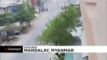 شاهد: شرطة ميانمار تطلق الرصاص على راكب دراجة نارية