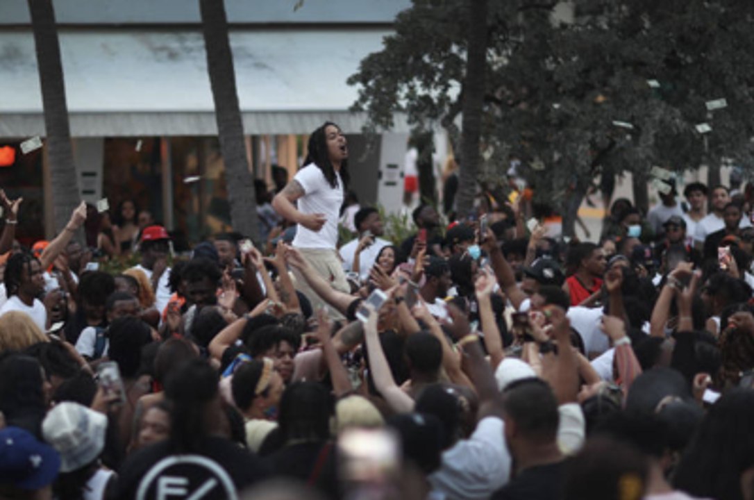 Miami Beach Extends Emergency Curfew Due to Spring Break Crowds