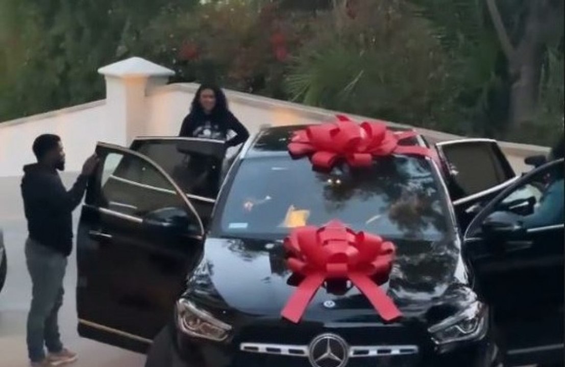 Kevin hart schenkt tochter heaven mercedes suv zum 16. geburtstag