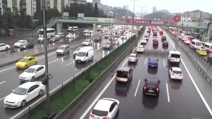- İstanbul'da ani bastıran sağanak yağmur sonrası trafik yoğunluğu