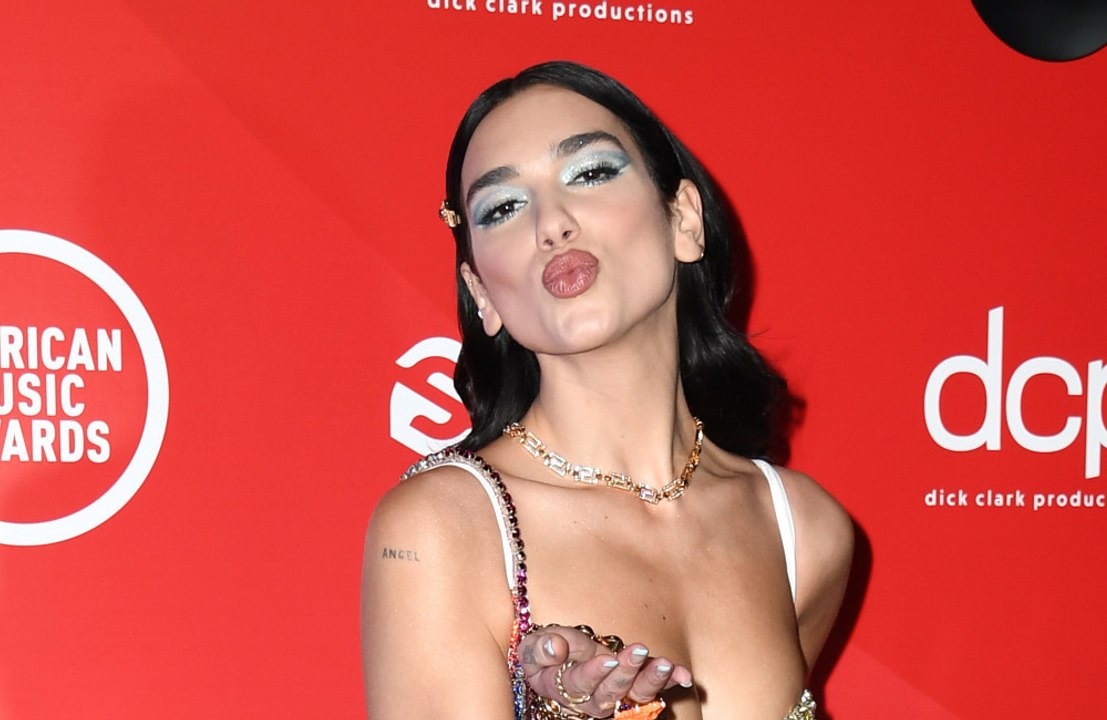 Dua Lipa sah inmitten des Fan-Dramas 'wirklich unbehaglich' aus