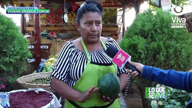 Productores ofertan frutas de temporada en la Feria del Verano