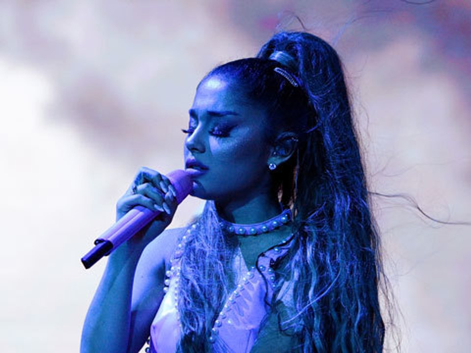 THROWBACK: Ariana Grande Takes Us Behind the Scenes of Victorious Photoshoot