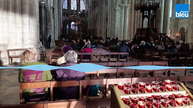 Tournage à Sens dans l'Yonne, de Notre-Dame brûle par Jean-Jacques Annaud