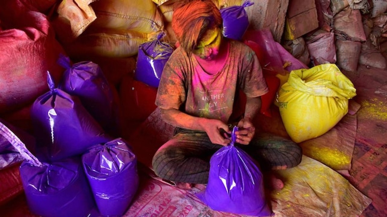 Delhi govt likely to ban public holi celebrations amid Covid surge