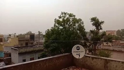 धूलभरी आंधी के बाद शुरू हुई बरसात, ओलावृष्टि का अलर्ट