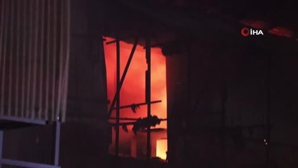 Son dakika haberi! Mobilyacılar çarşısında yangın: 5 dükkan alevlere teslim oldu