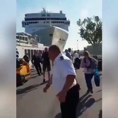 Он тихонечко подплыл или операция "Мягкие лапки"