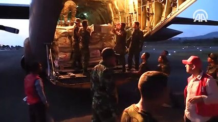 Türkiye'nin yardımları Endonezya'ya ulaştı