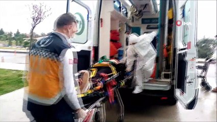 Taklalar atan lüks otomobil hurdaya döndü: 4 yaralı