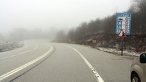 KIRKLARELİ - Yoğun sis, görüş mesafesini 30 metrenin altına düşürdü