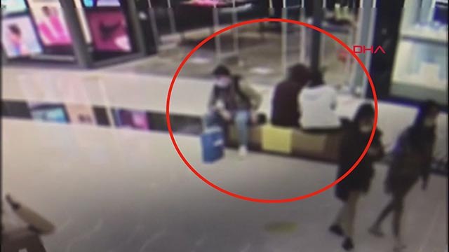 Galatasaraylı futbolcu Mohammed'in çantasının çalınma anı kamerada