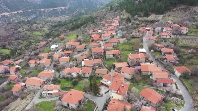 Antalya'nın tarihi düğmeli evleri özgün mimarisiyle hem yaşayanı hem de ziyaretçisini mutlu ediyor