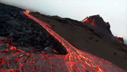 800 yıl sonra yeniden faaliyete geçen yanardağ havadan görüntülendi!