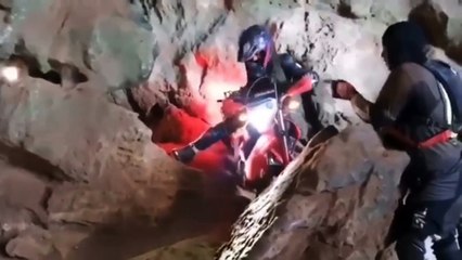 ทัวร์ลง ! แก๊งวิบาก ซิ่งสนั่นถ้ำโต๊ะหลวง บิดกันมันทำลายแหล่งท่องเที่ยว