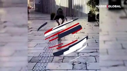 Sahibine ters köşe yapan kedi kamerada