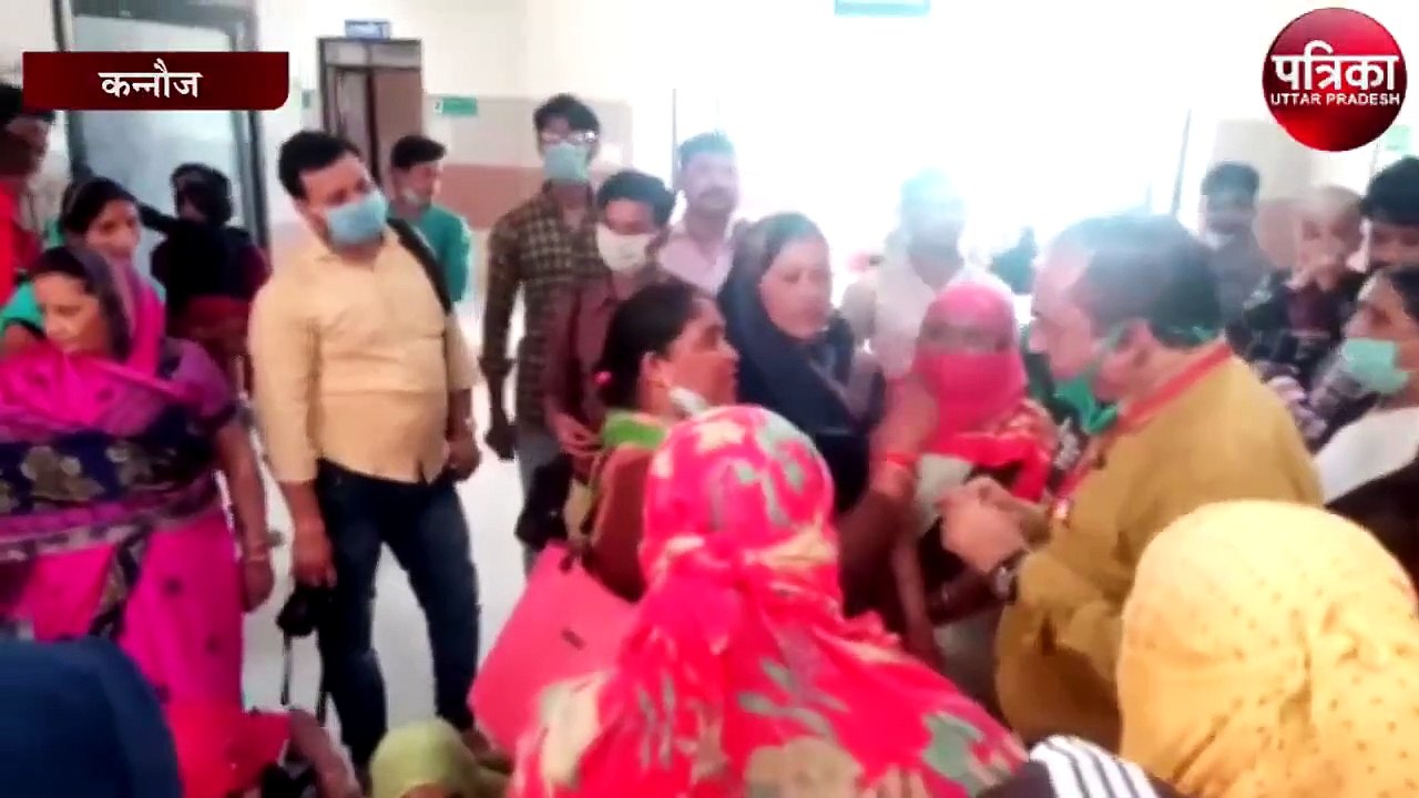 जिला अस्पताल परिषर में दर्जनों आशा बहुओं ने किया हंगामा