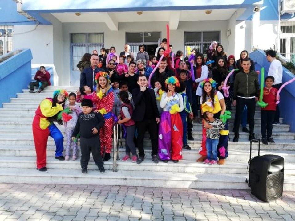 Lösemiyi yenen genç şimdi hastalara umut oluyor