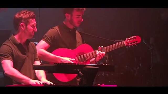 Boulevard Des Airs chante Allez reste au Printemps de Bourges