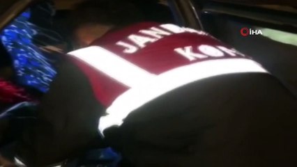 Jandarmadan uyuşturucu satıcılarına suçüstü operasyon