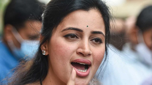 Threatened in Parliament : Navneet Rana accuses Sena MP