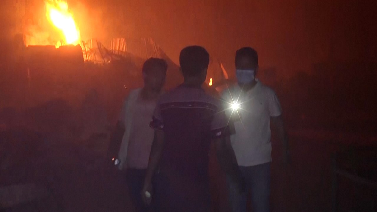 Tausende Rohingya flohen aus brennendem Lager in Bangladesh
