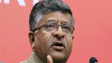 Ravi Shankar lashes out at Maha govt, watch press conference