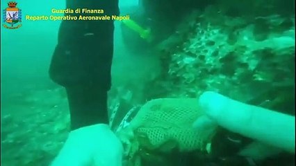 Download Video: Napoli - Pesca di frodo di datteri di mare nel Golfo 12 arresti (23.03.21)