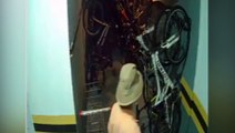 Câmera registra furto de bicicletas em condomínio