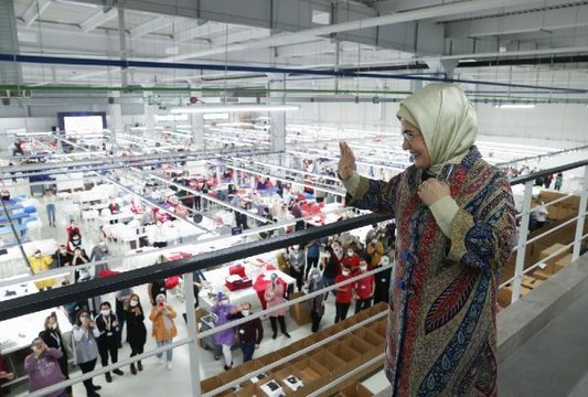 Emine Erdoğan, doğa dostu tekstil fabrikasını ziyaret etti (3)