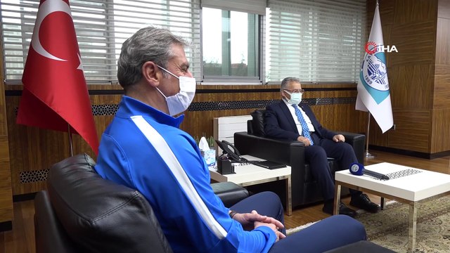 Kayserispor'un yeni hocası Hamza Hamzaoğlu, Başkan Büyükkılıç'ı ziyaret etti
