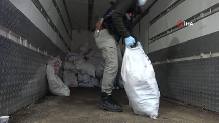 Son dakika haberleri... Limana yanaşan gemiye operasyon: 4 ton uyuşturucu polisi bile şok etti